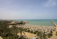 Widok na kompleks AMC Royal Hotel & Spa z plażą