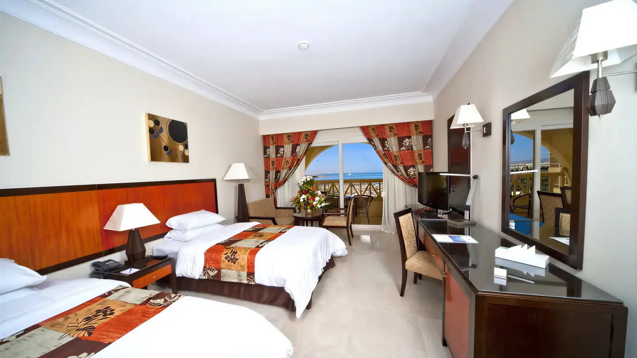 Pokój z dwoma łóżkami w AMC Royal Hotel & Spa