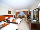 Pokój z dwoma łóżkami w AMC Royal Hotel & Spa