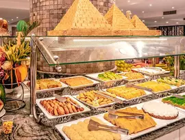 Bufet z deserami w AMC Royal Hotel & Spa