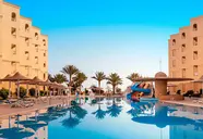 Widok na baseny i budynki AMC Royal Hotel & Spa