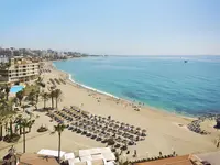 Widok na kompleks Aparthotel Sunset Beach Club i plażę