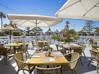 Restauracja na świeżym powietrzu w Aparthotel Sunset Beach Club