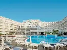 Basen i leżaki w hotelu Aqua Aquamarina