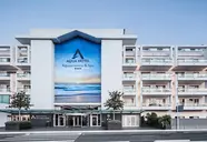 Elewacja i wejście do Aqua Aquamarina