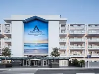 Elewacja i wejście do Aqua Aquamarina