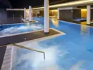 Kryty basen i jacuzzi w Aqua Aquamarina