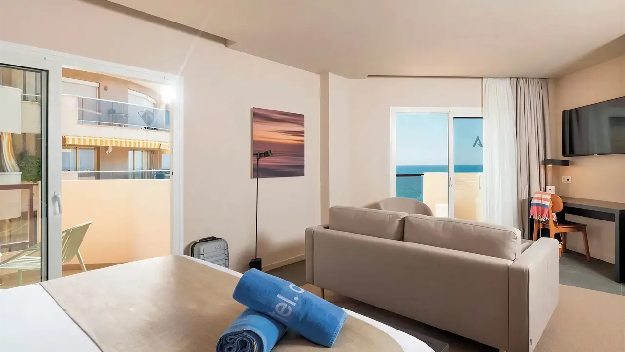 Nowoczesny pokój z widokiem w Aqua Promenade