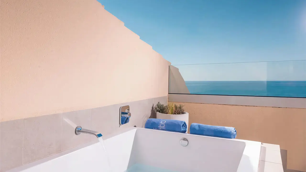 Wanna na prywatnym tarasie w Aqua Promenade