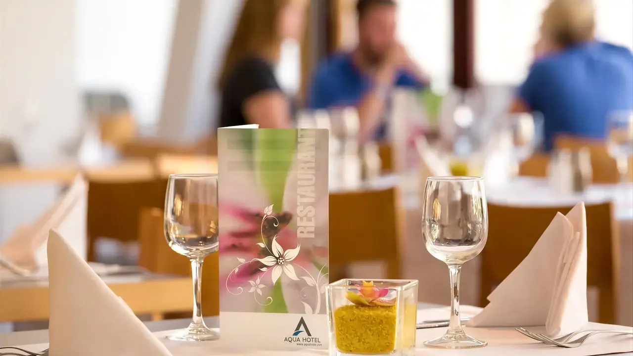 Nakryte stoły w restauracji Aqua Promenade