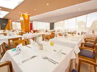 Restauracja w hotelu Aqua Promenade z nakrytymi stołami