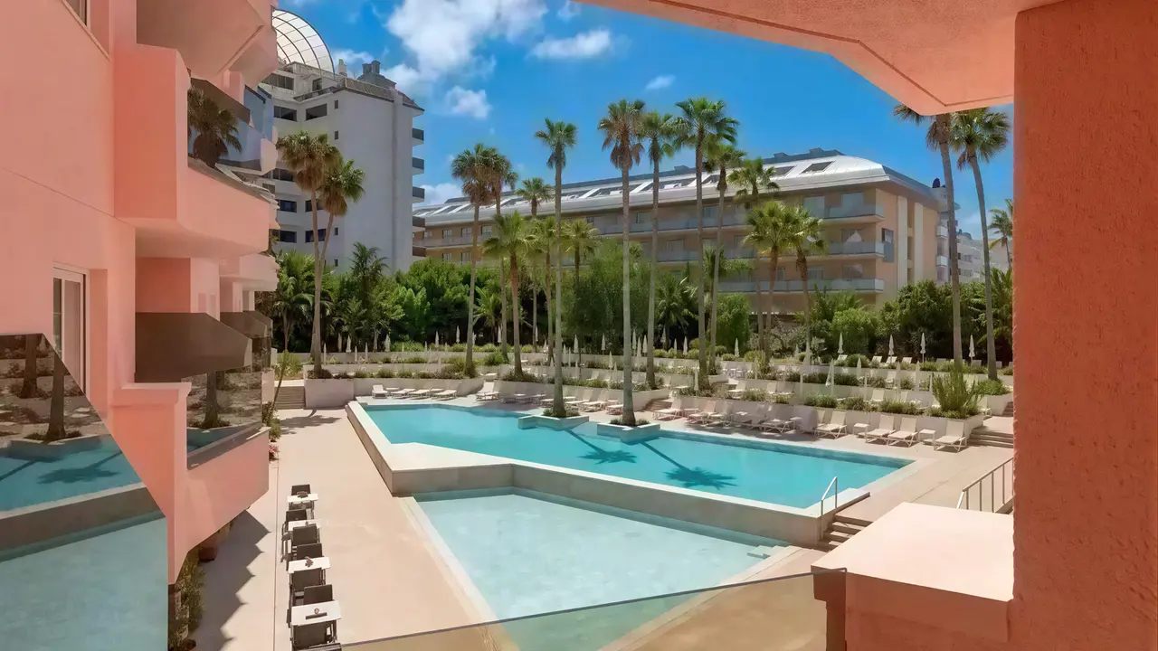 Basen zewnętrzny w hotelu Aqua The Breeze