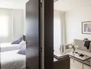 Wnętrze pokoju z łóżkami w Aqua The Breeze
