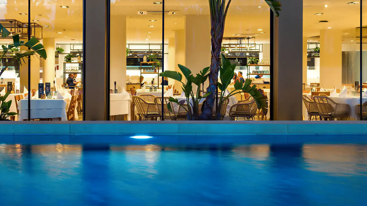 Basen w hotelu Aqua The Breeze