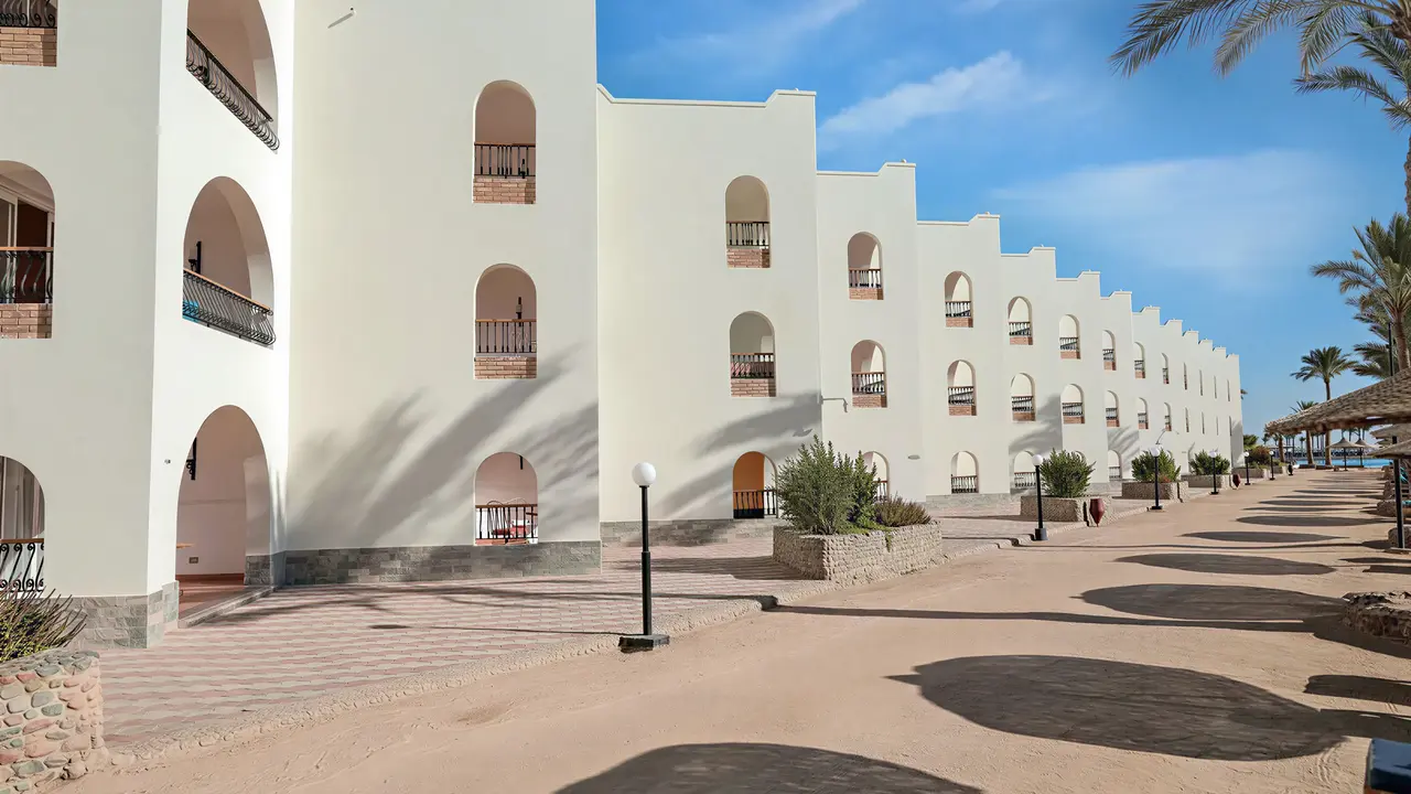 Elewacja i budynki kompleksu Arabia Azur