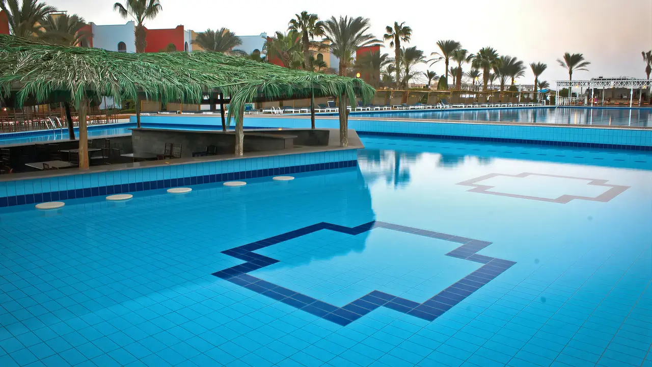 Basen w hotelu Arabia Azur