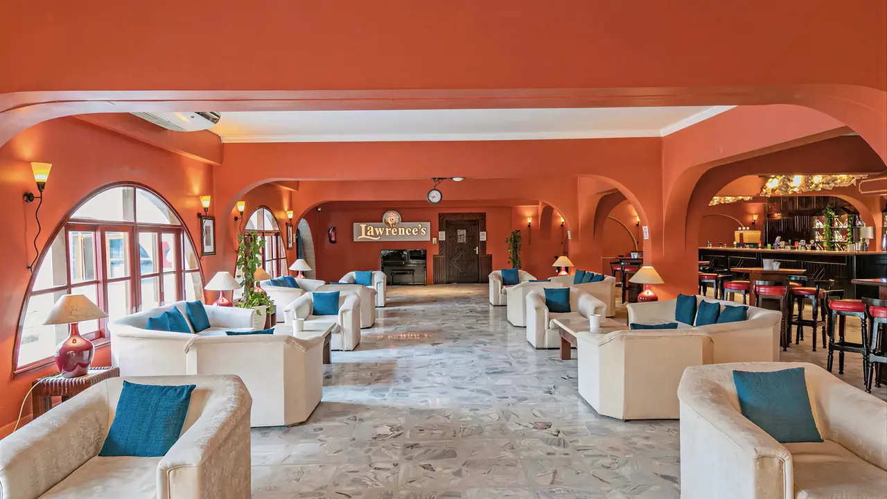 Wnętrze eleganckiego lobby w Arabia Azur