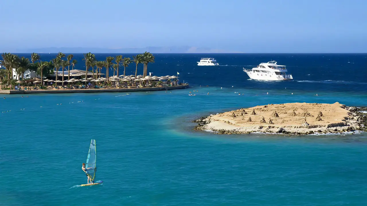 Windsurfing w pobliżu Arabia Azur