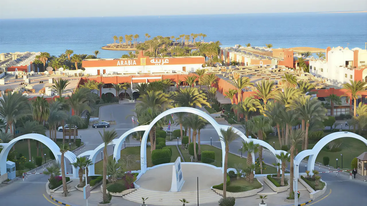 Panorama kompleksu Arabia Azur z widokiem na morze