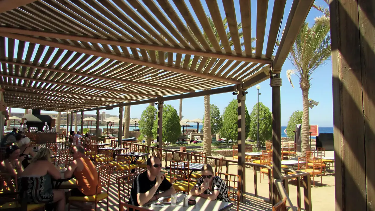 Restauracja na świeżym powietrzu w Arabia Azur