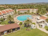 Widok na kompleks i basen w Argile Resort & Spa