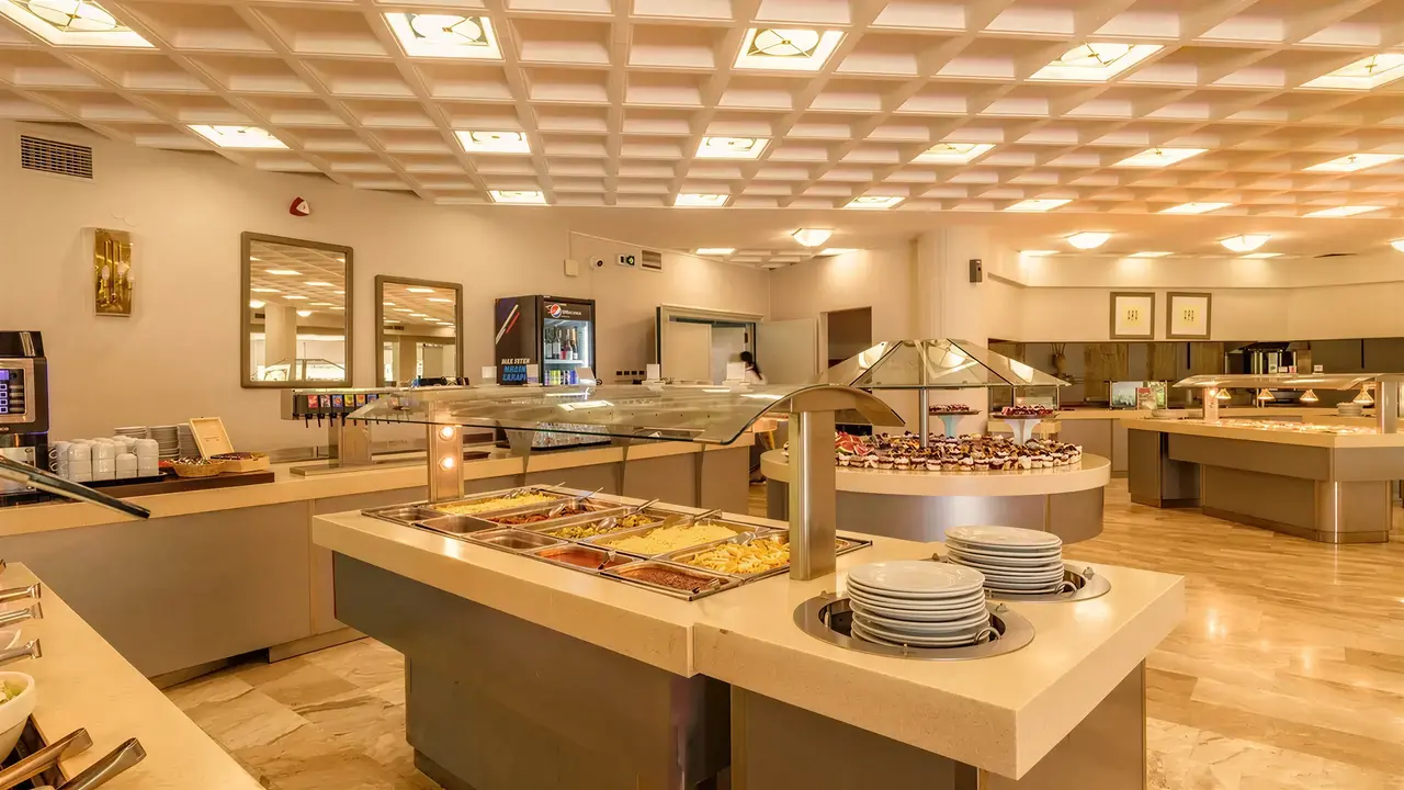 Bufet z jedzeniem w Argile Resort & Spa