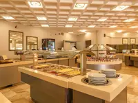 Bufet z jedzeniem w Argile Resort & Spa