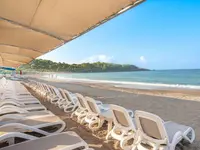 Leżaki na plaży w Arycanda Kirman Premium