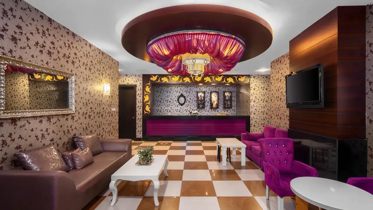 Wnętrze eleganckiego lobby w Arycanda Kirman Premium