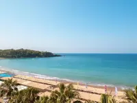 Plaża z leżakami i parasolami w Arycanda Kirman Premium