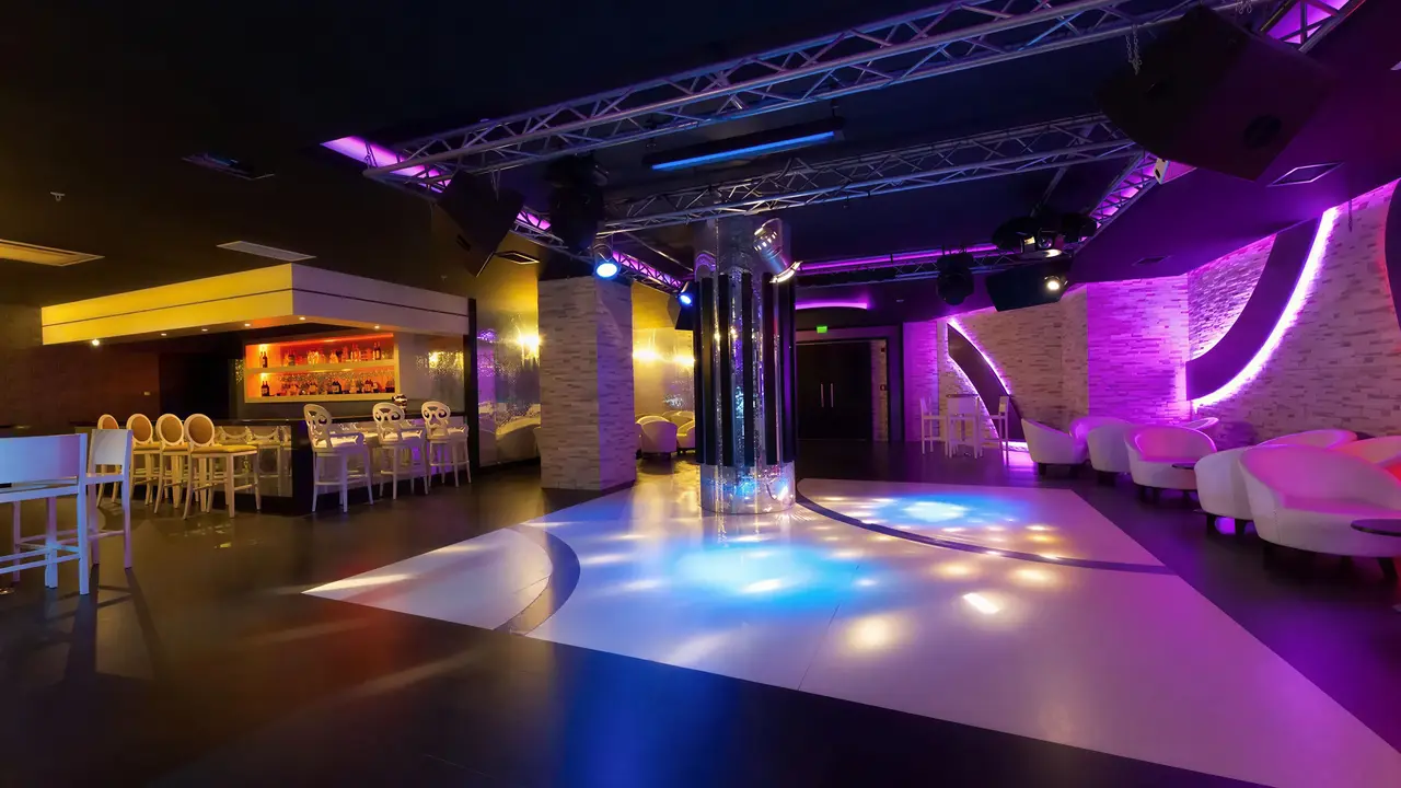 Klub nocny z parkietem w Arycanda Kirman Premium