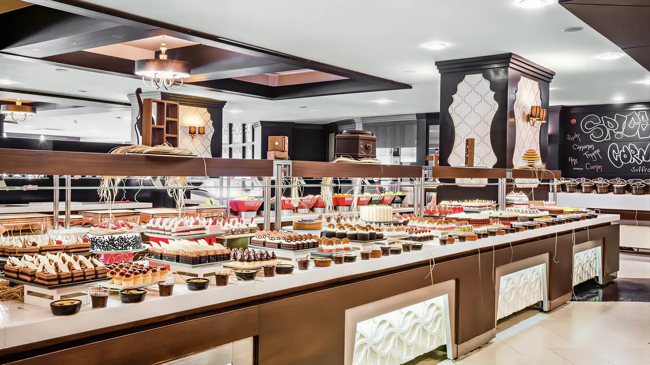 bufet z deserami w Arycanda Kirman Premium