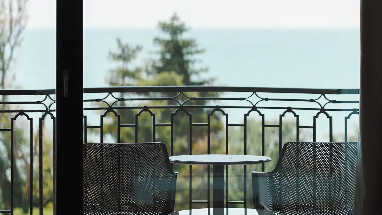 Balkon z widokiem na morze w Astor Garden (St. Konstantin i Elena)