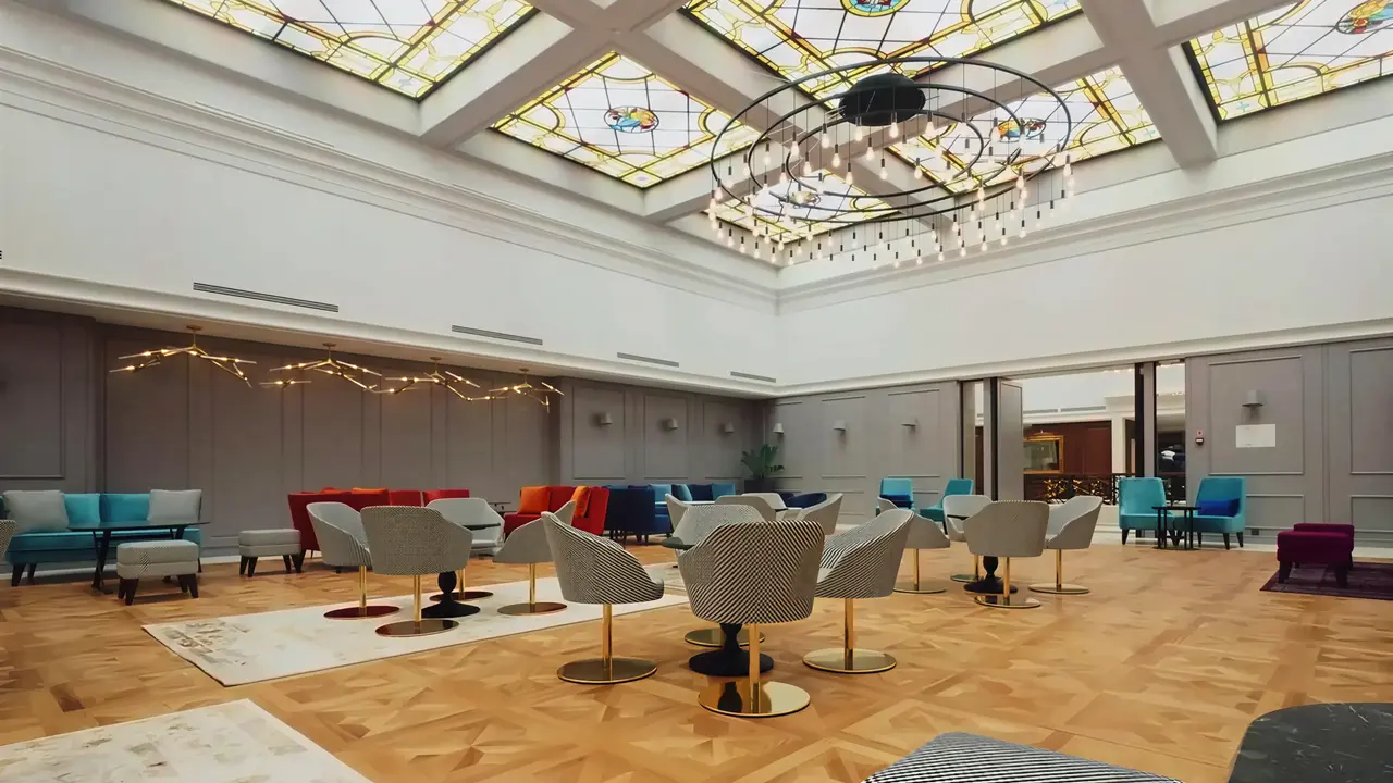 Wnętrze eleganckiego lobby w Astor Garden (St. Konstantin i Elena)