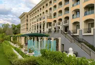 Elewacja i wejście do budynku Astor Garden (St. Konstantin i Elena)