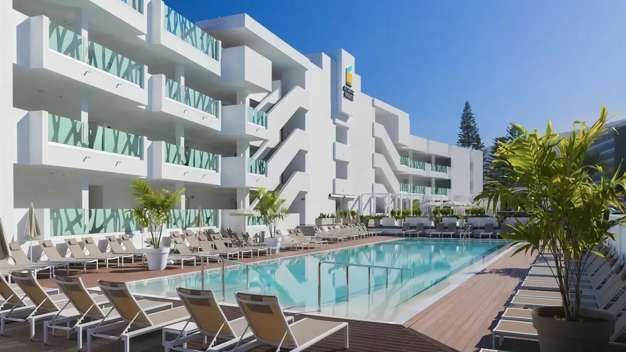 Basen z leżakami w Atlantic Mirage Suites & Spa