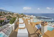 Widok na kompleks Atlantic Mirage Suites & Spa nad samym morzem