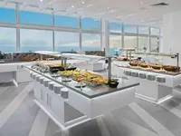 Bufet z jedzeniem w Atlantic Mirage Suites & Spa