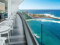 Taras z widokiem na ocean w Atlantic Mirage Suites & Spa