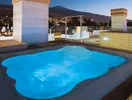 Basen z jacuzzi w Atlantic Mirage Suites & Spa
