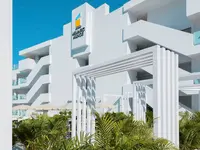 Elewacja i wejście do Atlantic Mirage Suites & Spa