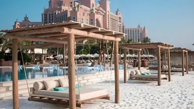 Altany plażowe przy hotelu Atlantis The Palm