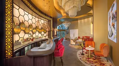 Elegancki bar w hotelu Atlantis The Palm