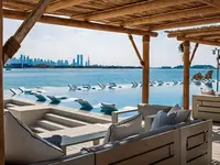 Basen i strefa wypoczynku w Atlantis The Palm