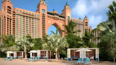 Widok na fasadę hotelu Atlantis The Palm