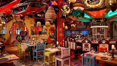 Kolorowa restauracja w Atlantis The Palm
