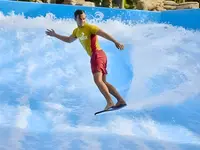 Sztuczna fala do surfingu w Atlantis The Palm