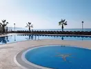 Baseny w hotelu Augustus z widokiem na morze