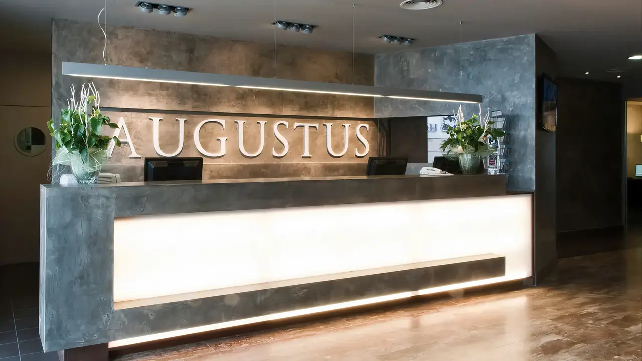 Recepcja w hotelu Augustus