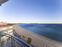 Widok na plażę i morze z Augustus